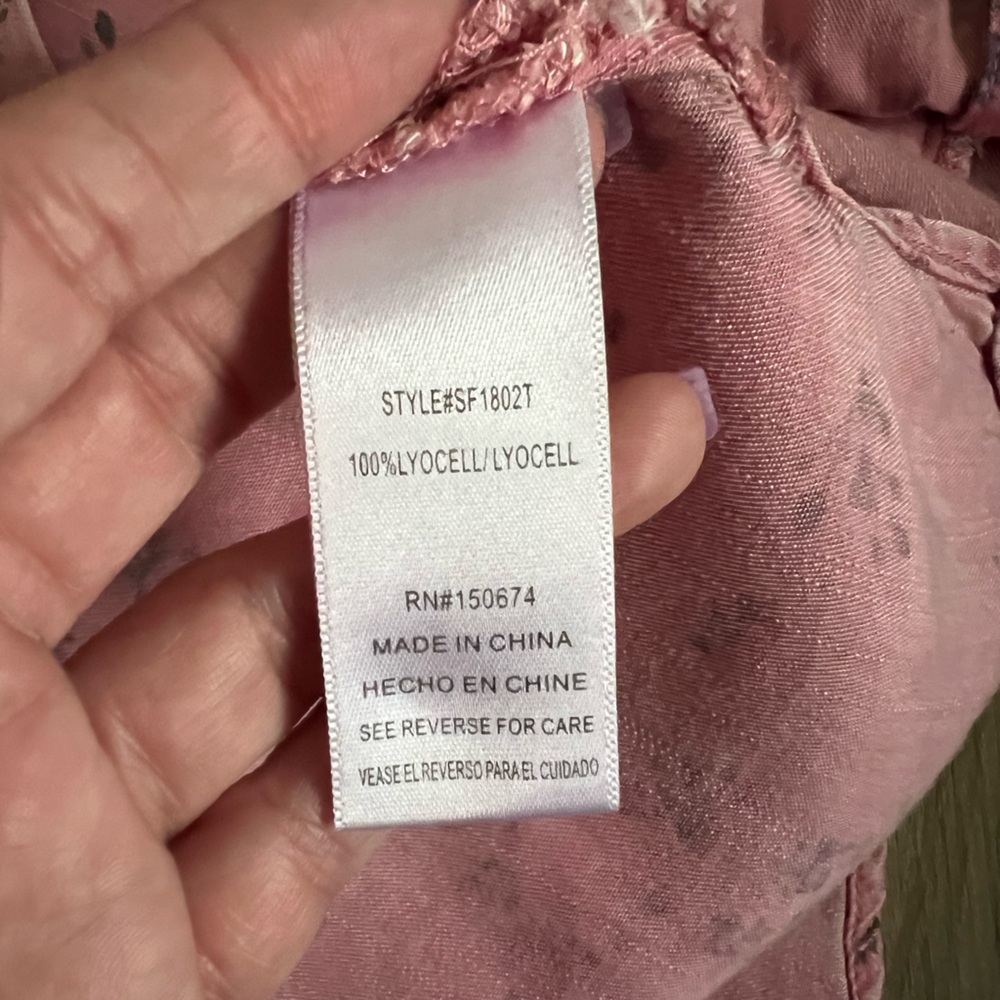 BILLY T Floral Pink Chambray Button Down EUC - Picture 8 of 8